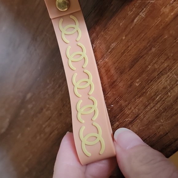 Keychain - Picture 2 of 8